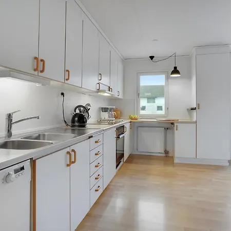 Сasa de vacaciones 4 Bedroom Beautiful In Sønder Stenderup
